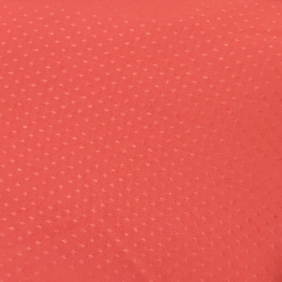 Beautiful red button down top with beautiful texture and fitted - Picture 3 of 5